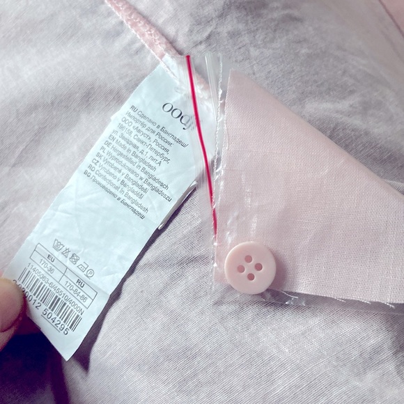 Blouse v neck button down - Picture 3 of 4